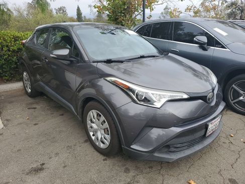 Used 2019 Toyota C-HR LE FWD image 1