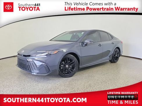 Used 2025 Toyota Camry SE w/ Convenience Package FWD image 1