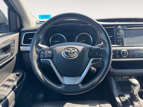 Used 2019 Toyota Highlander Limited Platinum AWD/4WD image 16