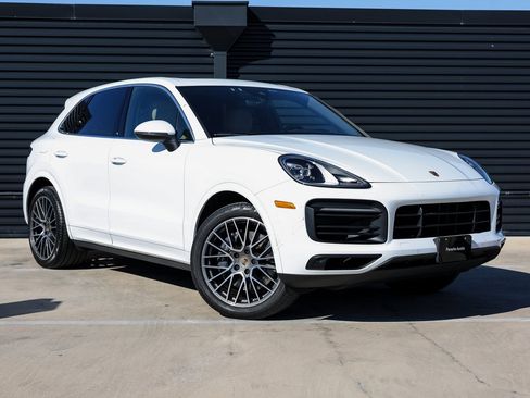 Certified 2022 Porsche Cayenne image 9