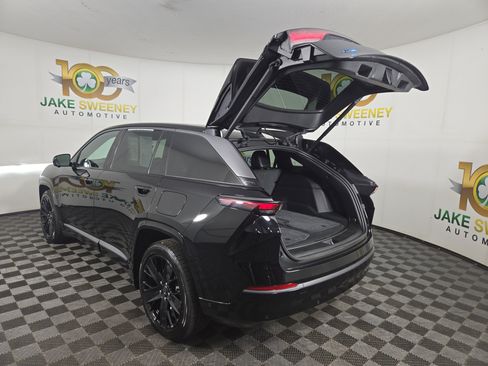 Used 2024 Jeep Wagoneer Launch Edition image 32