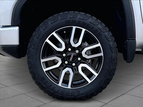 Used 2022 GMC Sierra 1500 AT4 w/ AT4 Premium Package image 11