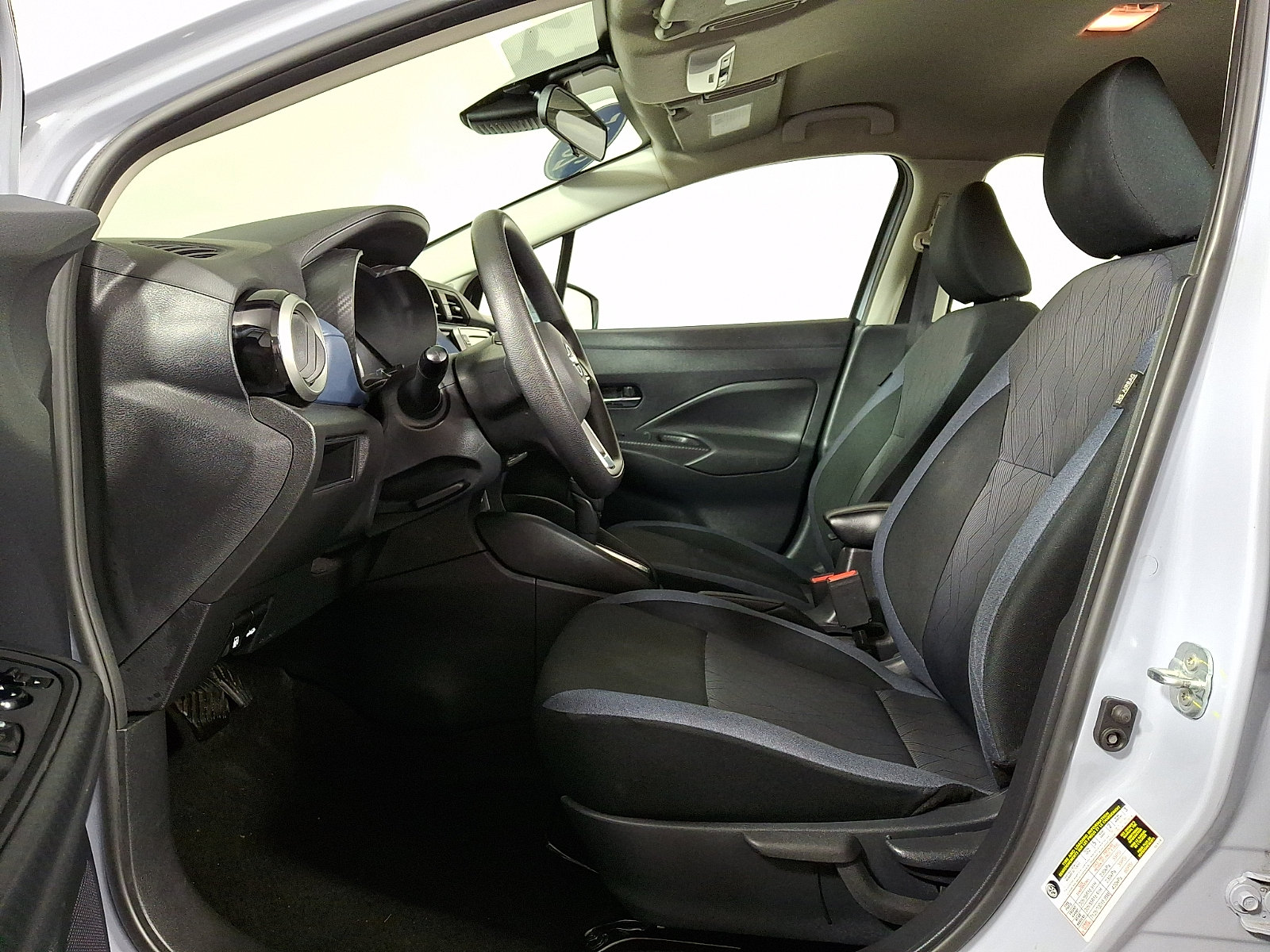 Used 2025 Nissan Versa SV FWD image 15