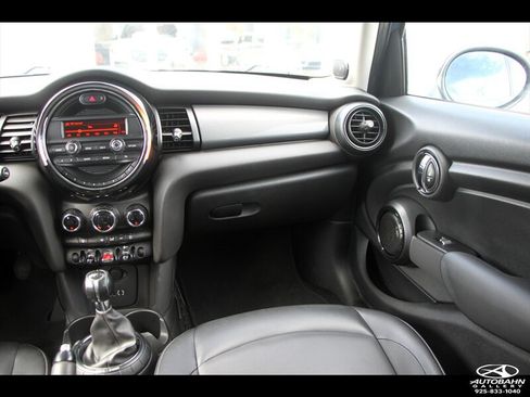 Used 2015 MINI Cooper 4-Door Hardtop w/ Premium Package FWD image 28