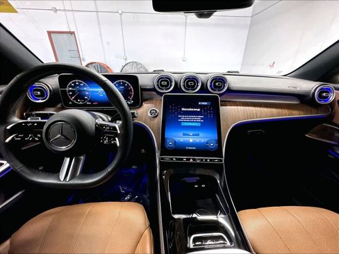 Used 2025 Mercedes-Benz CLE 450 4MATIC Cabriolet image 16