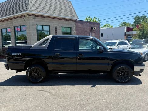 Used 2005 Chevrolet Avalanche Z71 w/ Preferred Equipment Group AWD/4WD image 4