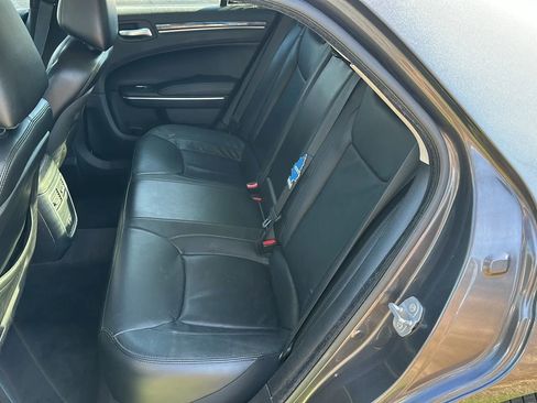 Used 2017 Chrysler 300 Limited image 16