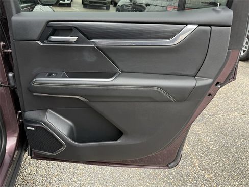 Used 2025 GMC Acadia Elevation image 38