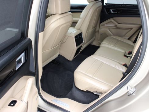 Used 2019 Porsche Cayenne AWD/4WD image 30