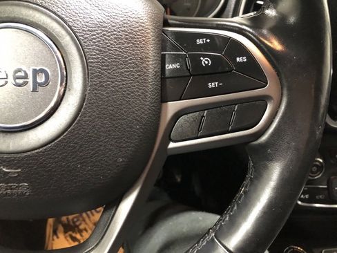 Used 2020 Jeep Cherokee Limited image 24