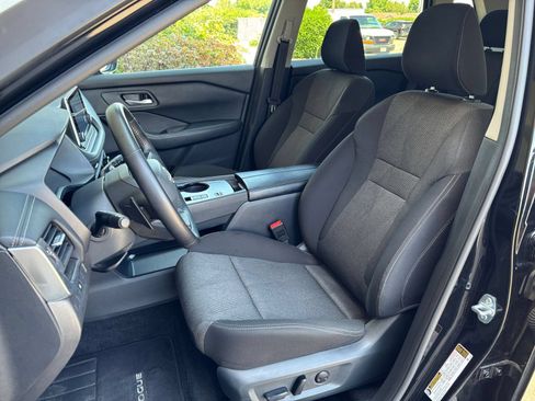 Used 2025 Nissan Rogue SV FWD image 33