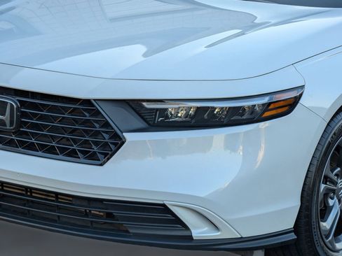 Used 2023 Honda Accord EX image 11