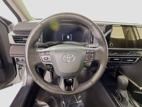 Used 2025 Toyota Camry LE w/ Convenience Package image 13