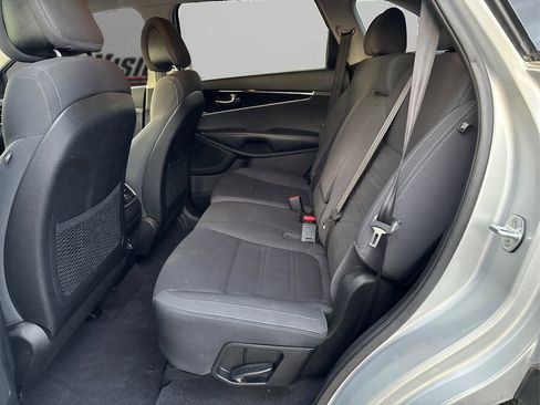 Used 2016 Kia Sorento LX image 10