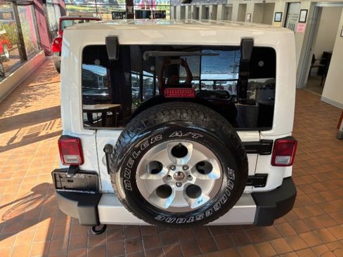 Used 2014 Jeep Wrangler Unlimited Sahara w/ Connectivity Group image 11