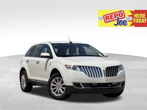 Used 2012 Lincoln MKX FWD image 1