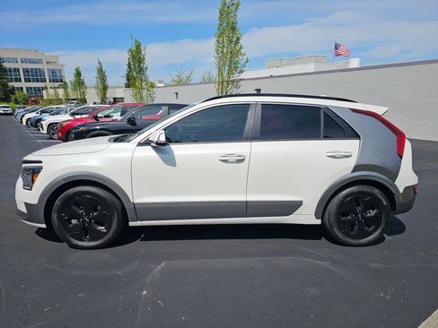 Used 2023 Kia Niro Wave FWD image 4