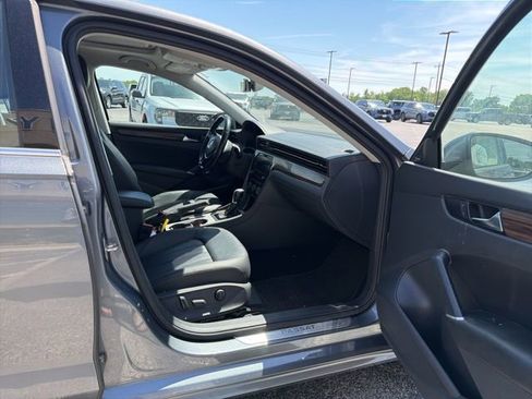 Used 2020 Volkswagen Passat 2.0T SEL FWD image 20