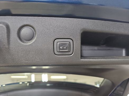 Used 2019 Chevrolet Equinox LT FWD image 17