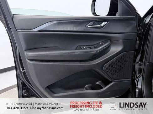 New 2025 Jeep Grand Cherokee Altitude AWD/4WD image 15