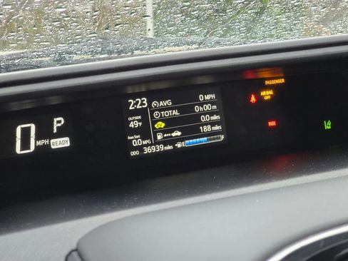 Used 2018 Toyota Prius C Two image 26