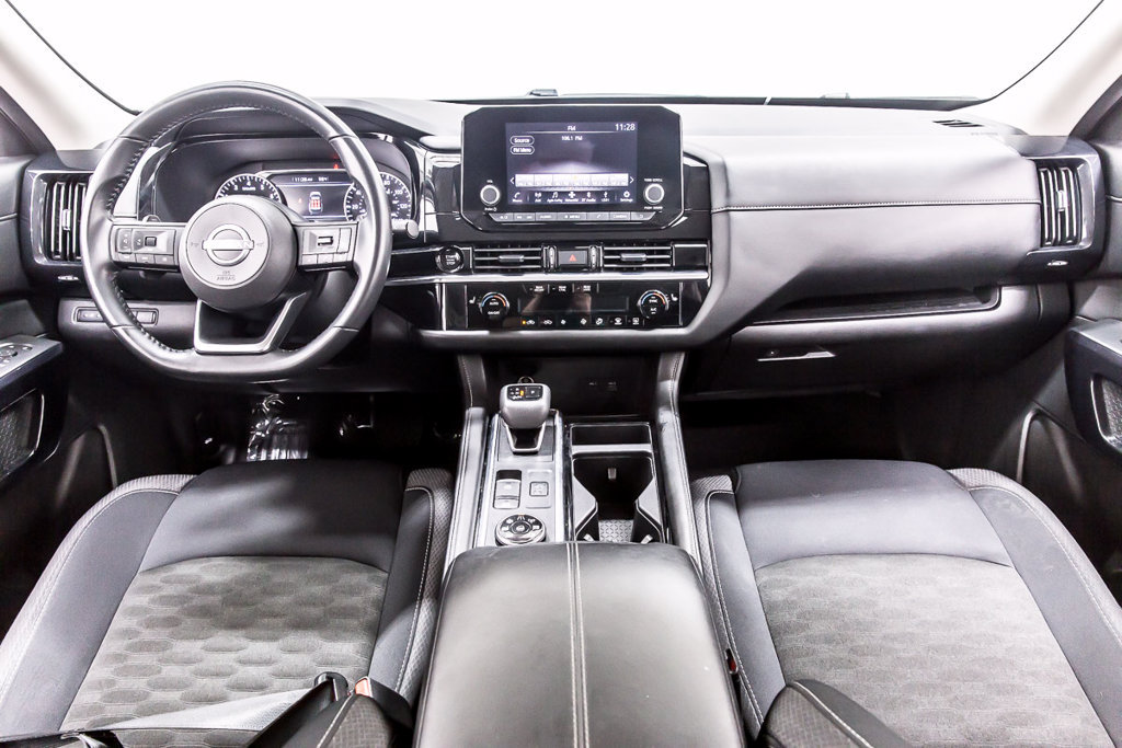 Used 2025 Nissan Pathfinder SV AWD/4WD image 16