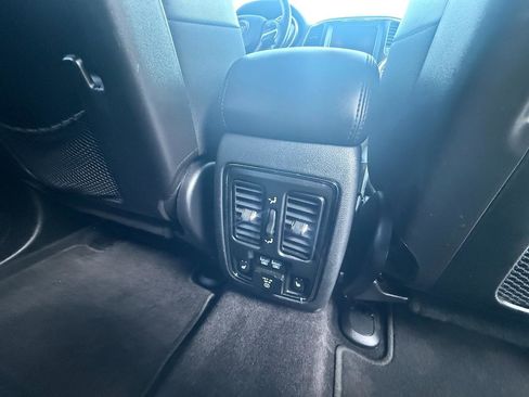 Used 2018 Jeep Grand Cherokee Limited AWD/4WD image 10
