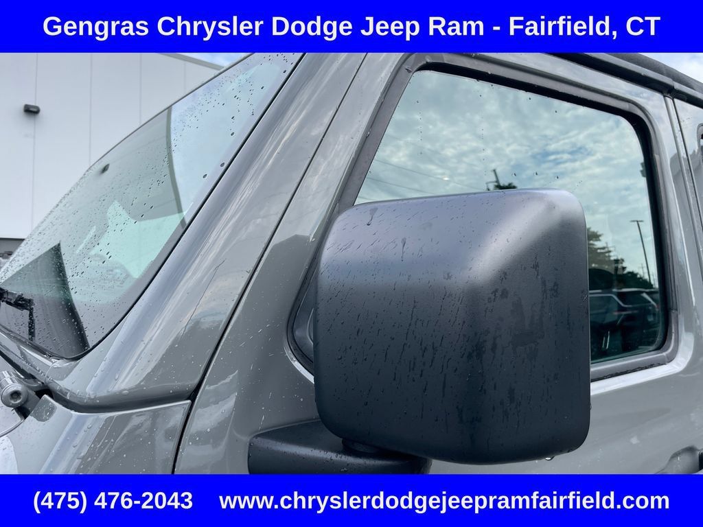 Used 2018 Jeep Wrangler Unlimited Sahara AWD/4WD image 14