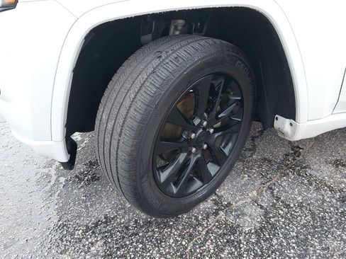 Used 2019 Jeep Grand Cherokee Altitude RWD image 34