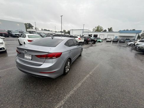 Used 2017 Hyundai Elantra SE FWD image 3