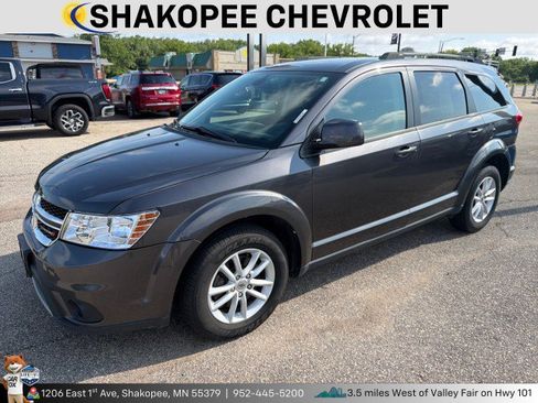 Used 2019 Dodge Journey SE FWD image 1