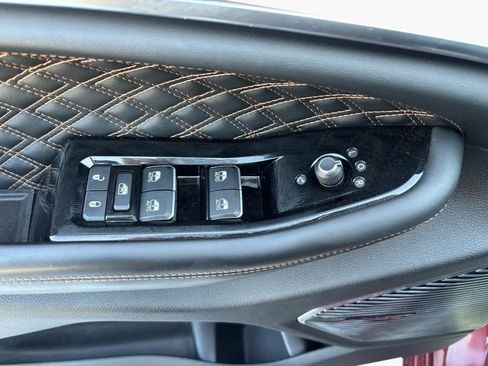 Used 2022 Jeep Grand Cherokee Summit w/ Luxury Tech Group V image 21