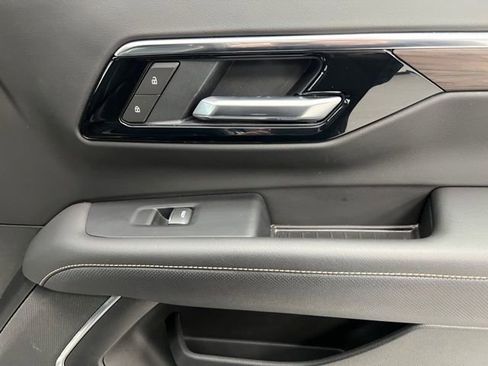 Used 2025 Chevrolet Suburban Premier AWD/4WD image 56