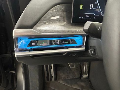 Used 2023 BMW 760i xDrive image 27