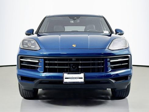Used 2024 Porsche Cayenne image 2