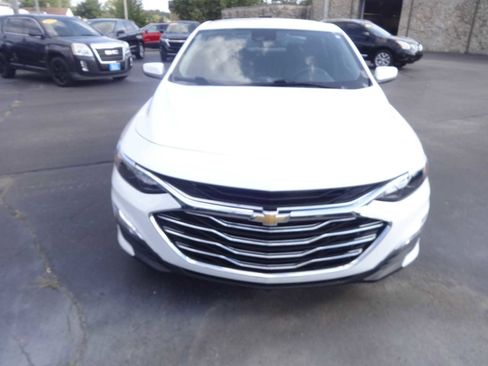 Used 2021 Chevrolet Malibu LS image 2