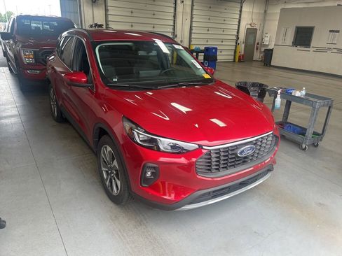 Used 2025 Ford Escape Platinum w/ Class II Trailer Tow Package AWD/4WD image 1
