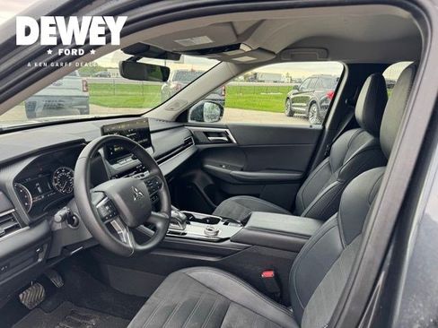 Used 2025 Mitsubishi Outlander SE AWD/4WD image 15
