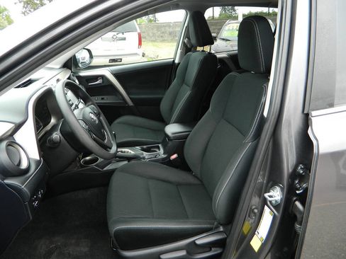 Used 2015 Toyota RAV4 XLE FWD image 12