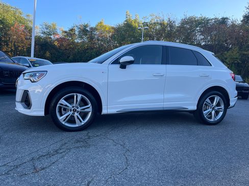 Used 2023 Audi Q3 2.0T Premium w/ Convenience Package image 6