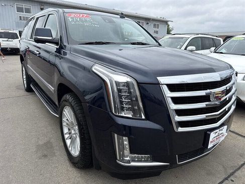 Used 2017 Cadillac Escalade ESV Premium Luxury AWD/4WD image 11