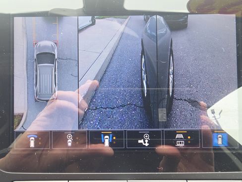 Used 2023 Chevrolet Equinox LT image 22