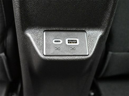 Used 2023 Chevrolet Bolt EUV LT image 16