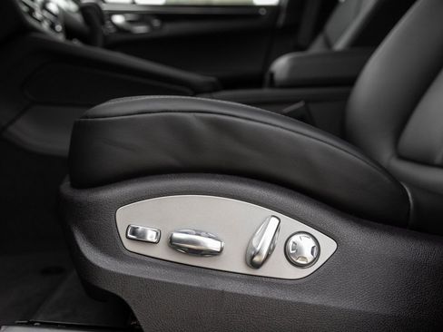 Certified 2026 Porsche Macan AWD/4WD image 21