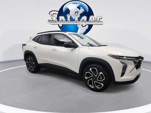 New 2026 Chevrolet Trax RS w/ Sunroof Package image 2