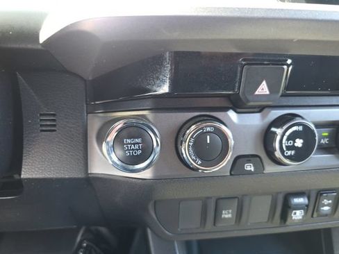 Used 2018 Toyota Tacoma TRD Sport AWD/4WD image 26