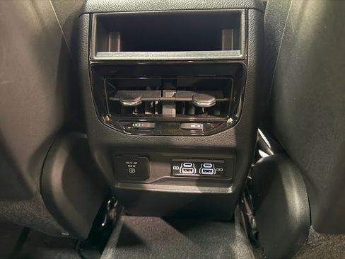 Used 2024 Jeep Grand Cherokee Altitude AWD/4WD image 23