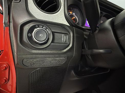 Used 2024 Jeep Wrangler Willys image 19