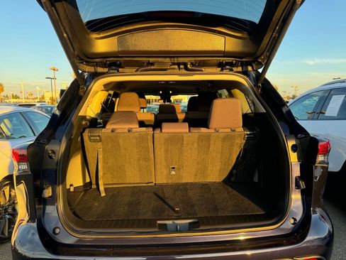 Used 2025 Toyota Highlander LE image 31
