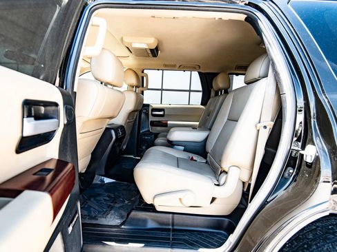 Used 2012 Toyota Sequoia Platinum image 29